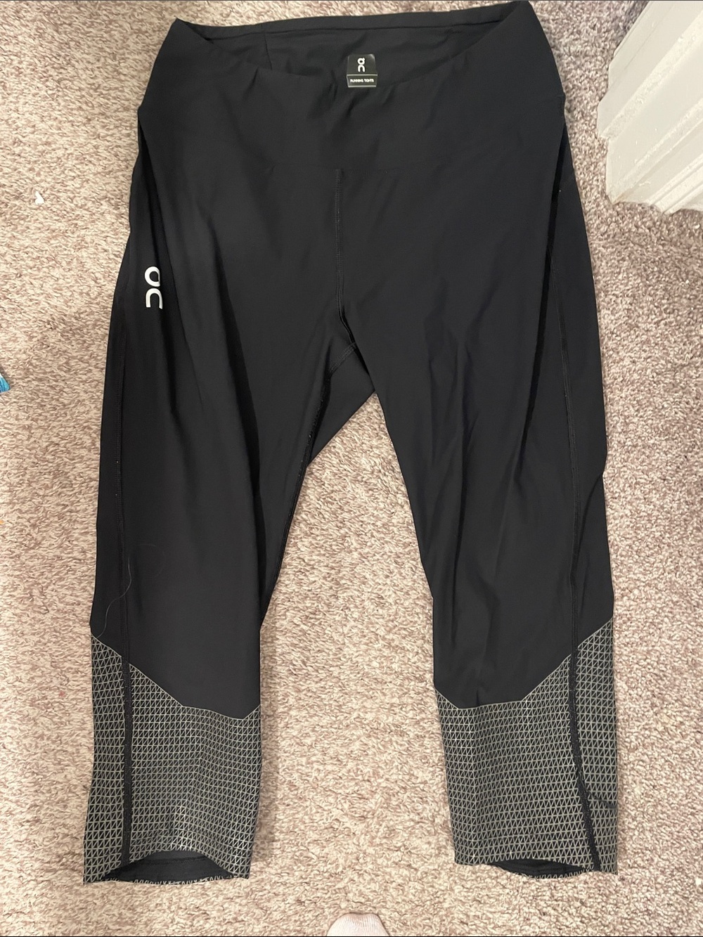 On cloud Running Black Running Tights reflective crop size medium